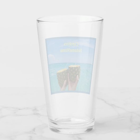 Halbe Ananas mit Punch am Strand Glas (Rückseite)