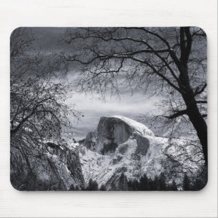 Halbe Haube dem Tal in des Winter- Yosemite Mousepad