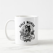 halbe Nurse halbes Kaffeekonzept Kaffeetasse (Links)