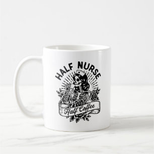 halbe Nurse halbes Kaffeekonzept Kaffeetasse