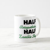 Halber Histopathologist halber ZombieSlayer Kaffeetasse (VorderseiteRechts)