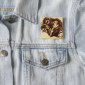 Halbes Längenporträt eines Mannes, der vorbei Button (Beispiel)