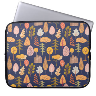 Halbherbstnahtloses Muster mit mehrfarbigem Baum Laptopschutzhülle