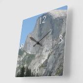 Halbkuppel von der Seite im Yosemite Nationalpark Quadratische Wanduhr (Winkel)