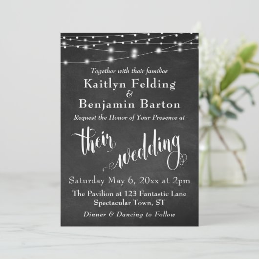 Halbpension mit String Lights, Typografie Wedding Einladung (Stehend Vorderseite)
