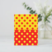 Halbrotes Polka-Dots-Design Postkarte (Stehend Vorderseite)