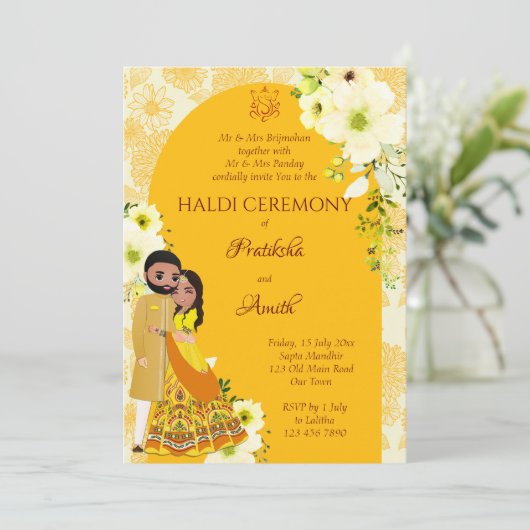 Haldi laden gelbe Blumen Bogen indische Braut ein Einladung (Stehend Vorderseite)