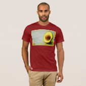 "Half Avocado" Niedliches Foto. Jetzt kaufen T-Shirt (Vorne ganz)