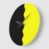 Half Black and Yellow Große Wanduhr (Winkel)