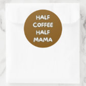 half coffee half mama runder aufkleber (Tasche)