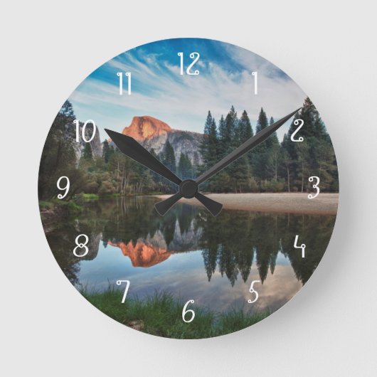 Half Dome and Merced Runde Wanduhr (Vorderseite)