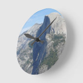 Half Dome, Yosemite, CA Runde Wanduhr (Winkel)