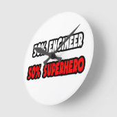 Half Engineer ... Half Superhero Runde Wanduhr (Winkel)