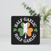 Half Gaelic Half Knolic Irish Italian St Patricks Einladung (Stehend Vorderseite)