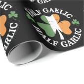 Half Gaelic Half Knolic Irish Italian St Patricks Geschenkpapier (Rolleneckpunkt)