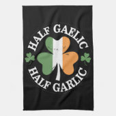 Half Gaelic Half Knolic Irish Italian St Patricks Geschirrtuch (Vertikal)