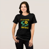 Half Sleeves T shirt with Flower Vintage Design (Vorderseite voll)