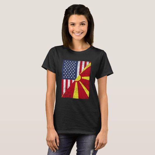 Half USA Flag Half Macedonia Flag American Macedon T-Shirt (Vorne ganz)
