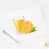 Hälfte Orange und Glas Saft Quadratischer Aufkleber (Umschlag)