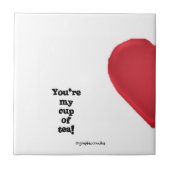 Hälfte rote Herz auf einer Fliese (Vorderseite)