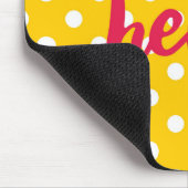Hallo auf pastellgelben Polka Punkte Hintergrund Mousepad (Ecke)