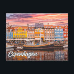 Hallo aus Kopenhagen, Dänemark Postkarte<br><div class="desc">Diese lebendige Postkarte zeigt ein Foto eines schönen Sonnenuntergangs über Kopenhagen,  Dänemark. Diese wunderbare Postkarte wäre ideal für Freunde,  Familie und Kollegen.</div>