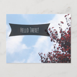 "Hallo da" Hübscher blauer Himmel rote Blätter Postkarte
