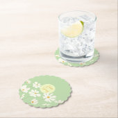 Hallo Frühling, weißer Kosmos Blume Gelbe Mitte Untersetzer (Vor Ort)