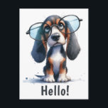 Hallo  | Funny Basset Hound Puppy Dog Postkarte<br><div class="desc">Das Funny Design zeichnet sich durch die Aquarellmalerei des Welpenhundes aus,  der eine Brille mit weißem Text "Hello" trägt.</div>