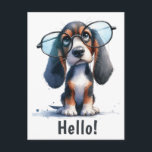 Hallo  | Funny Basset Hound Puppy Dog Postkarte<br><div class="desc">Das Funny Design zeichnet sich durch die Aquarellmalerei des Welpenhundes aus,  der eine Brille mit weißem Text "Hello" trägt.</div>