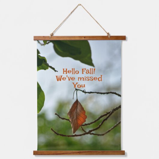 Hallo Herbst Herbstleaf unter den grünen Blätter Wandteppich Mit Holzrahmen (Vorderseite)