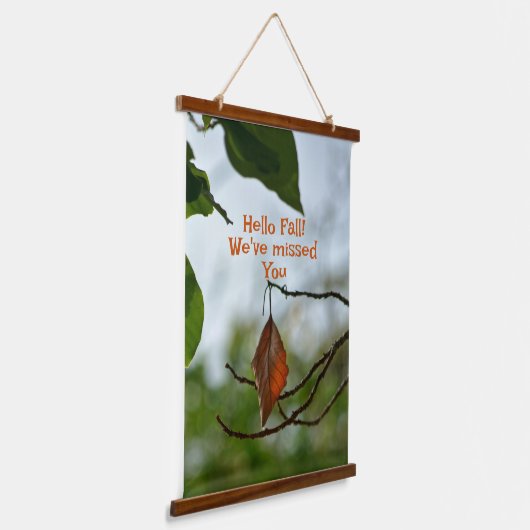 Hallo Herbst Herbstleaf unter den grünen Blätter Wandteppich Mit Holzrahmen (Gewinkelt)