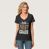 Hallo Leopard Print First Grade Lehrer T-Shirt (Vorderseite Vollansicht)