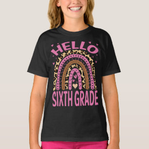 Hallo Sechster Regenbogen von hinten in die Schule T-Shirt