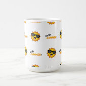 Hallo Sommer Sonne mit Sonnenbrille Kaffeetasse (Mittel)