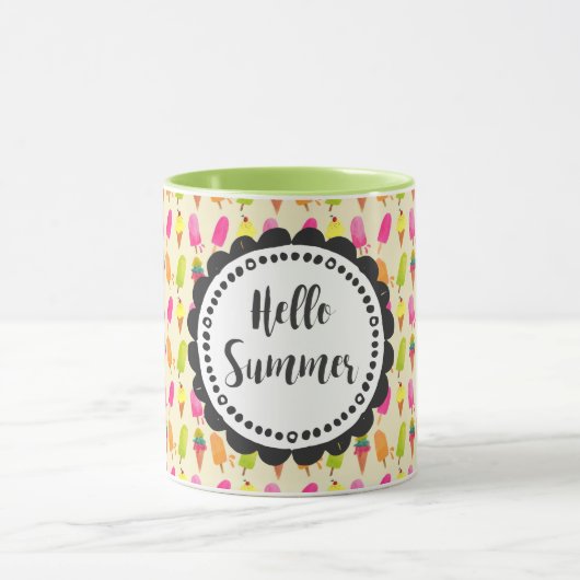 Hallo Sommer Typografie Popsicles und Ice Creme Tasse (Zentrum)