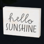 Hallo Sonnenschein Schwarz und Weiß Holzkisten Schild<br><div class="desc">Diese moderne "hallo sonne" Holzwandkunst besticht durch feinen, stilisierten Text auf einer weißen Holzkiste. Ideal für moderne Bauernhäuser, ist dieses süße Schild ideal für die Eingangwand oder Tischplatte, um Ihre Gäste zu begrüßen! Oder hängen Sie es in einem Kinderzimmer oder auf einem Flur, um Ihre Kinder zu grüßen und als...</div>
