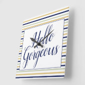 Hallo wunderschöne Streifenhalle Quadratische Wanduhr (Winkel)