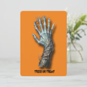 Halloweeen Creepy Spooky Zombie Hand Einladung (Stehend Vorderseite)
