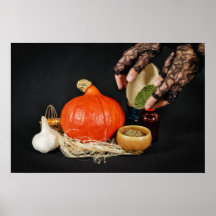 Halloweeen Hexe bereitet einen Tränke vor