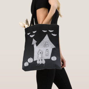 Halloween-Abend mit Spuk Haus, Fledermäusen, Kürbi Tasche