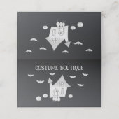 Halloween-Abend mit Spuk Haus, Fledermäusen, Kürbi Treuekarte (Außenseite Aufgefaltet)