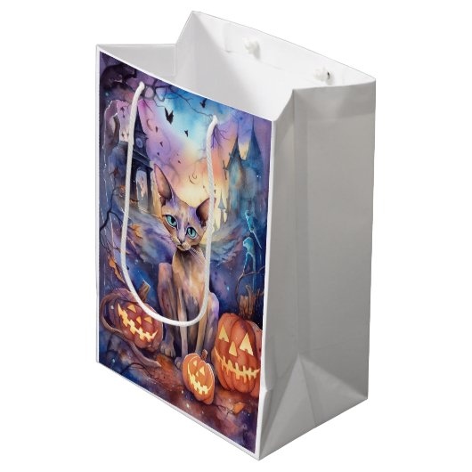 Halloween Abyssinikatze mit Pumpkins Mittlere Geschenktüte (Vorderseite Schrägansicht)