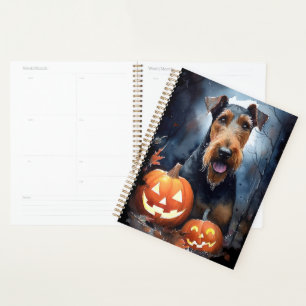 Halloween Airedale mit Pumpkins Beängstigend Planer