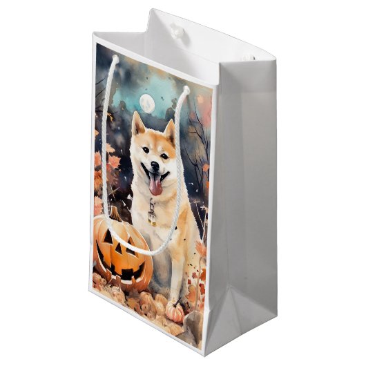 Halloween Akita mit Pumpkins Beängstigend Kleine Geschenktüte (Vorderseite Schrägansicht)