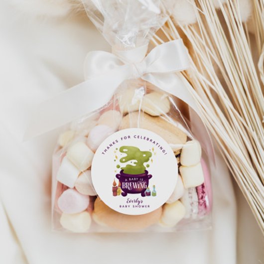 Halloween Baby wird Cauldron Babydusche zubereiten Runder Aufkleber