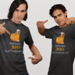 Halloween Bachelor Party-Bierchen T-Shirt<br><div class="desc">Dieses Design wurde mit digitaler Kunst erstellt. Sie können den Stil dieses Shirts ändern, indem Sie Mehr > unter der Option Stil auswählen. Es kann personalisiert werden, indem Sie auf die Schaltfläche Anpassen klicken und die Farbe ändern, einen Namen, Initialen oder Ihre Lieblingswörter hinzufügen. Kontaktieren Sie mich unter colorflowcreations@gmail.com ,...</div>