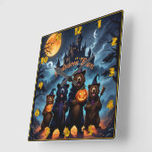 Halloween-Bärenbär-Ansammlung in einem unheimliche Quadratische Wanduhr (Winkel)