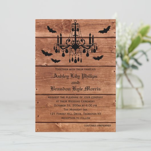 Halloween Barn Chandelier Weditation Einladung (Stehend Vorderseite)