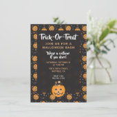 Halloween Bash Trick oder Treat Pumpkin Candy Einladung (Stehend Vorderseite)